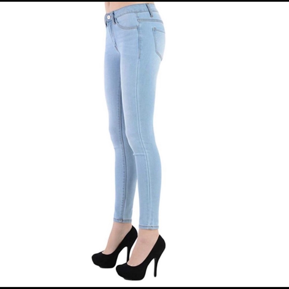 Women’s/Juniors KanCan skinny jeans